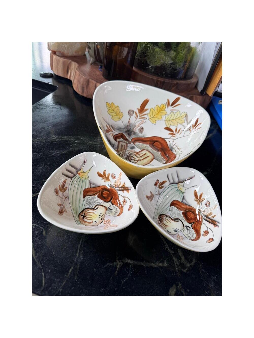 Vintage hand-painted set of Japanese serving mushroom bowls